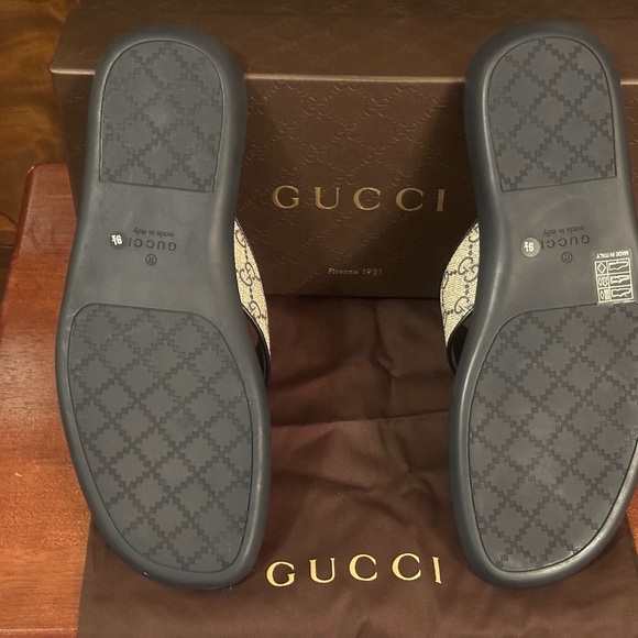 Gucci GG Supreme Men’s Flip Flop Thong Sandals - Picture 7 of 13